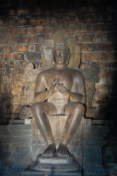 Файл:ID Borobodur Budda 09.jpg