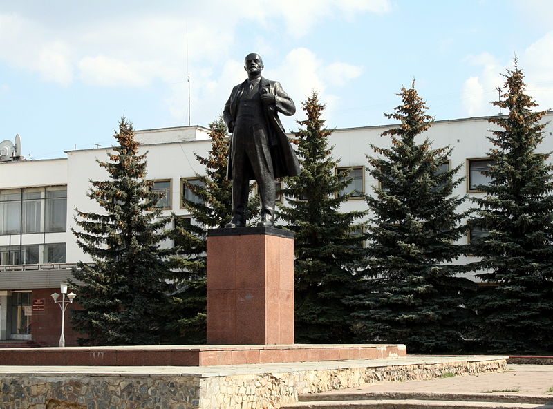 Файл:Ru orel region mcensk lenin monument 08.jpg