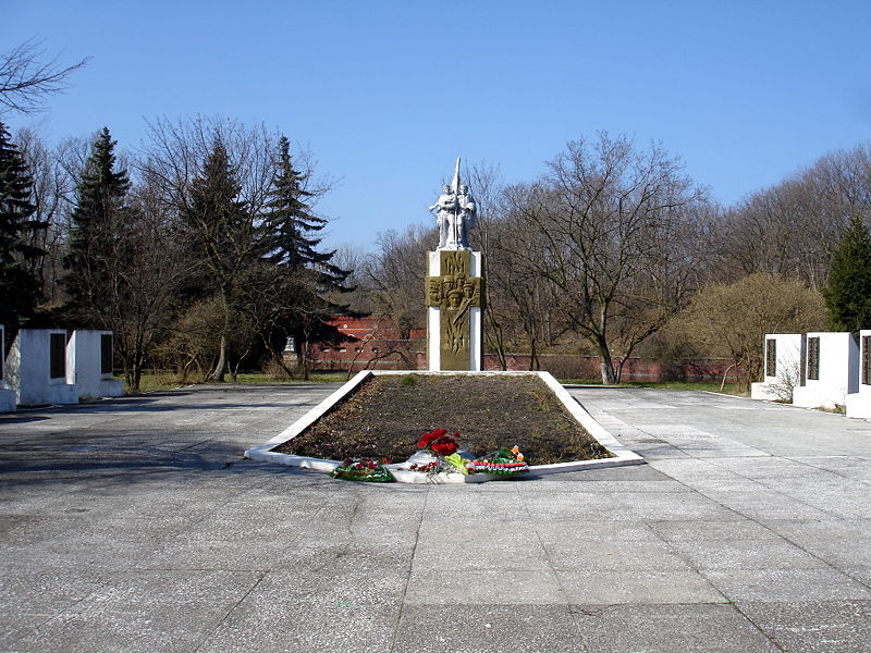 Файл:Ru baltiysk geroi sturma pillau monument 08.jpg