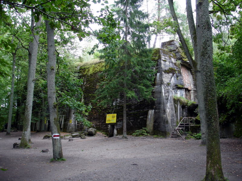 Файл:Pl wolfsschanze bunker gitlera 09.jpg