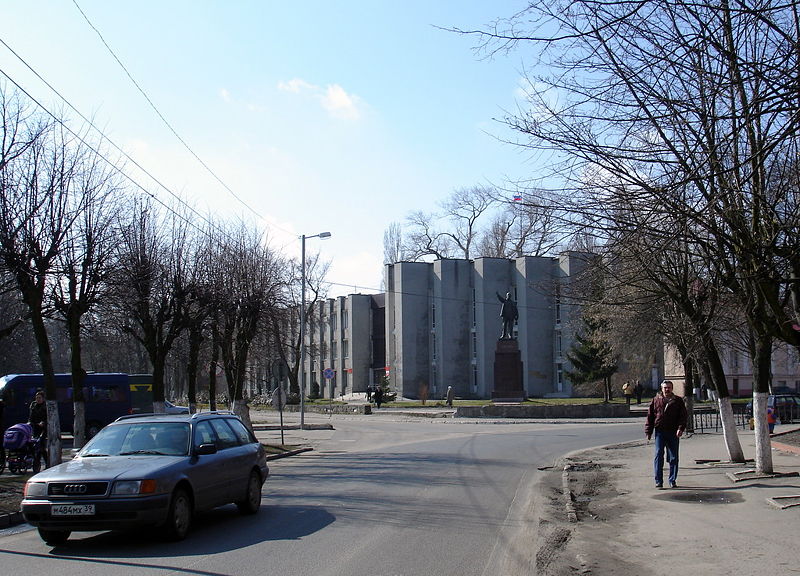 Файл:Ru baltiysk lenin monument 08.jpg