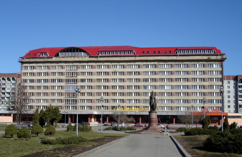 Файл:Ru pskov hotel rizskaja knjaginja olga cereteli monument 07.JPG