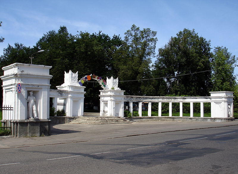 Файл:Ru kostroma central park entrance 08.jpg
