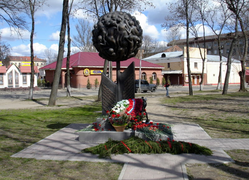 Файл:Ru smolensk konclager children monument 07.JPG
