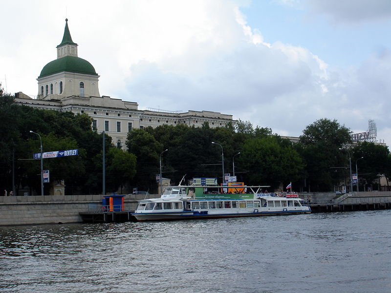 Файл:Ru moscow river boat moskvoreckaja nab vospitat home 08.jpg