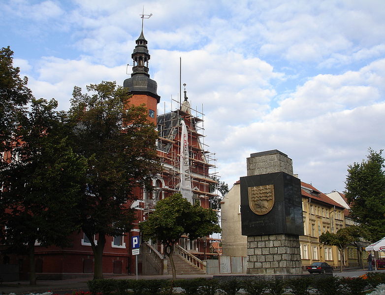 Файл:Pl ketrzyn ratusha wojceh kentzinski monument 09.jpg