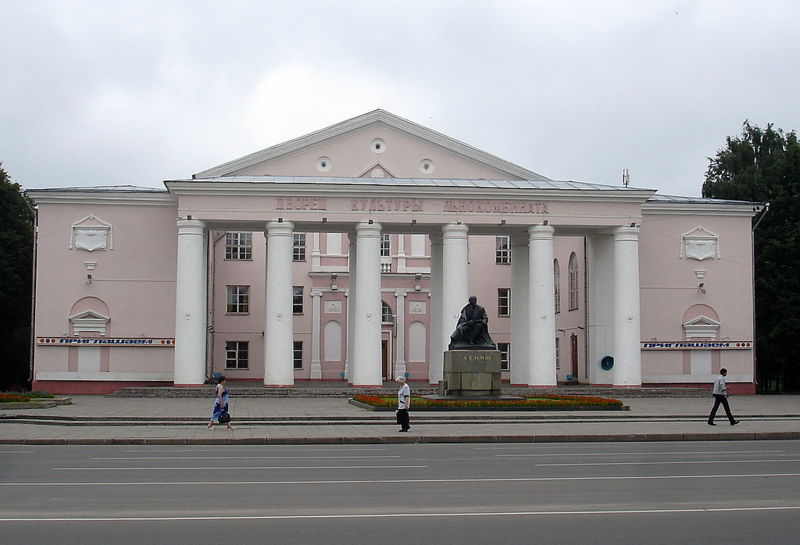 Файл:By orsha dvorec kultury lnokomb lenin monum 09.jpg