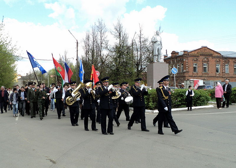 Файл:Ru kaluga reg medyn 9 may parad 11.JPG