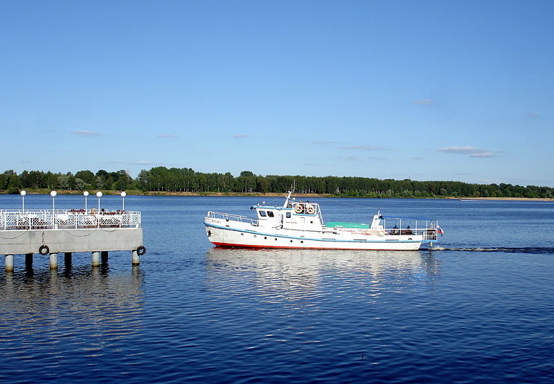 Файл:Ru yaroslavl hotel volzskaja zen4uzina boat 08.jpg