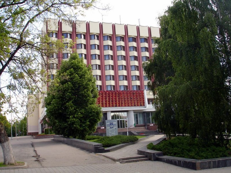 Файл:By minsk hotel oktaybrskiy 06.jpg