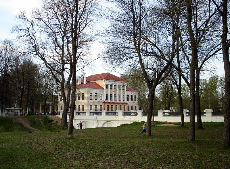 Файл:Ru uglich kreml gor duma nikolskij bridge 08.jpg