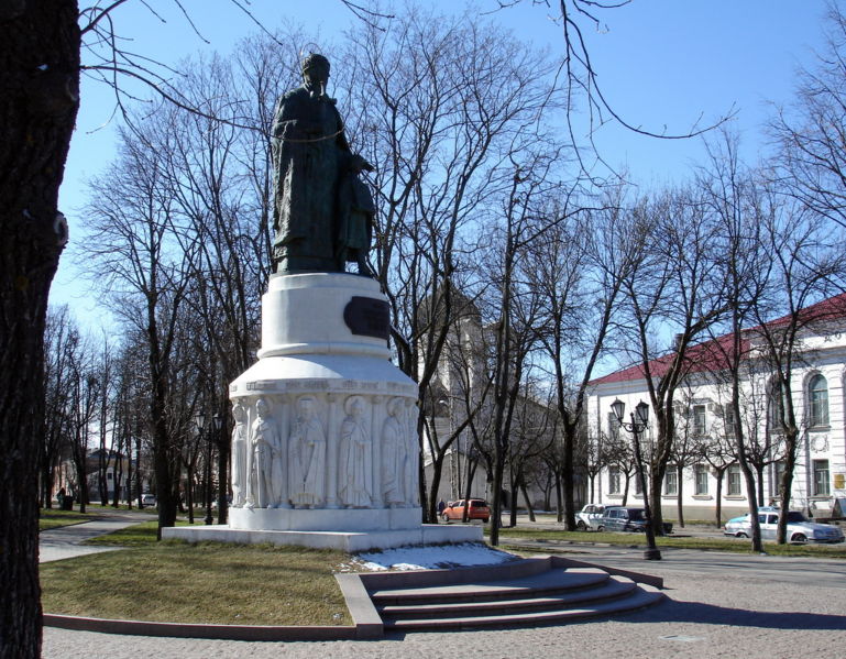Файл:Ru pskov knajginja olga monument 07.JPG