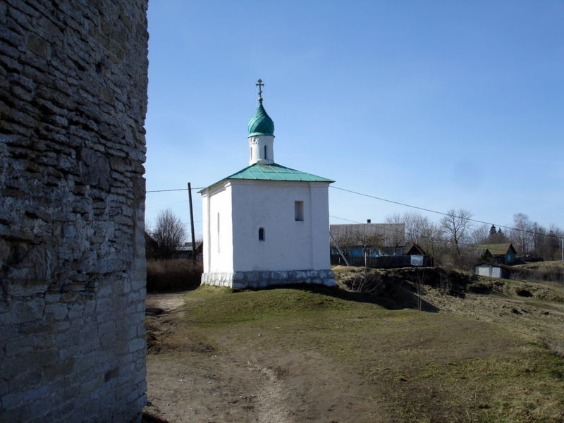 Файл:Ru izborsk korsunskaya 4asovnya 07.JPG