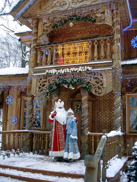Файл:By puszcza rezidenc ded moroz i sneguro4ka 10.JPG