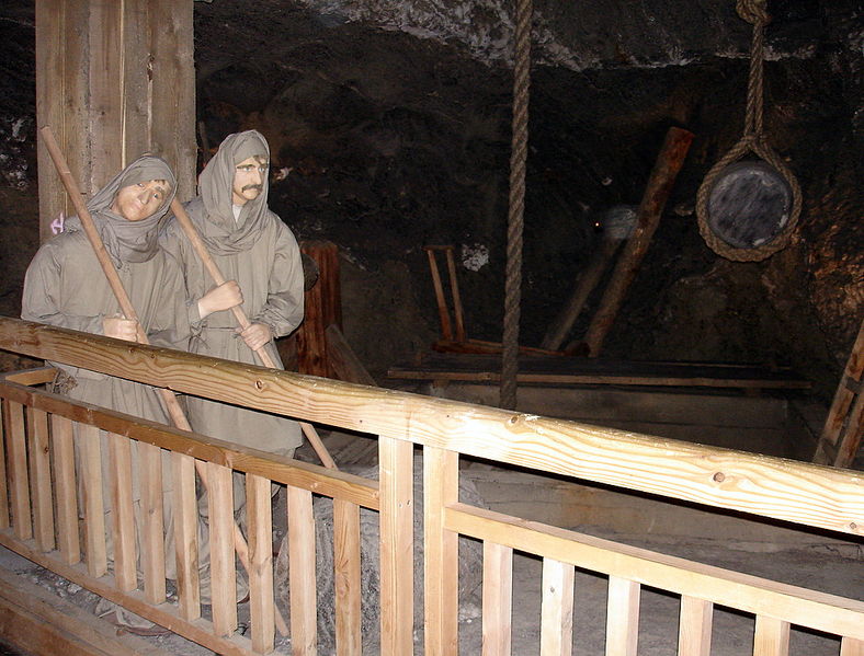 Файл:Pl wieliczka kopalnja 2 schahtery 09.jpg