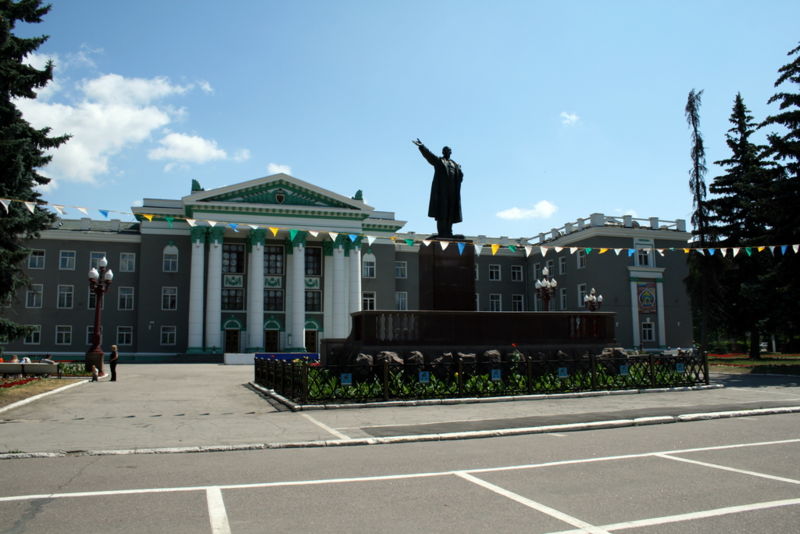 Файл:Ru stupino lenin square monument dvorec kultury 07.jpg