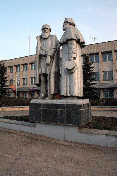 Файл:Ru tula region tsern tolstoj turgenev monument 08.jpg
