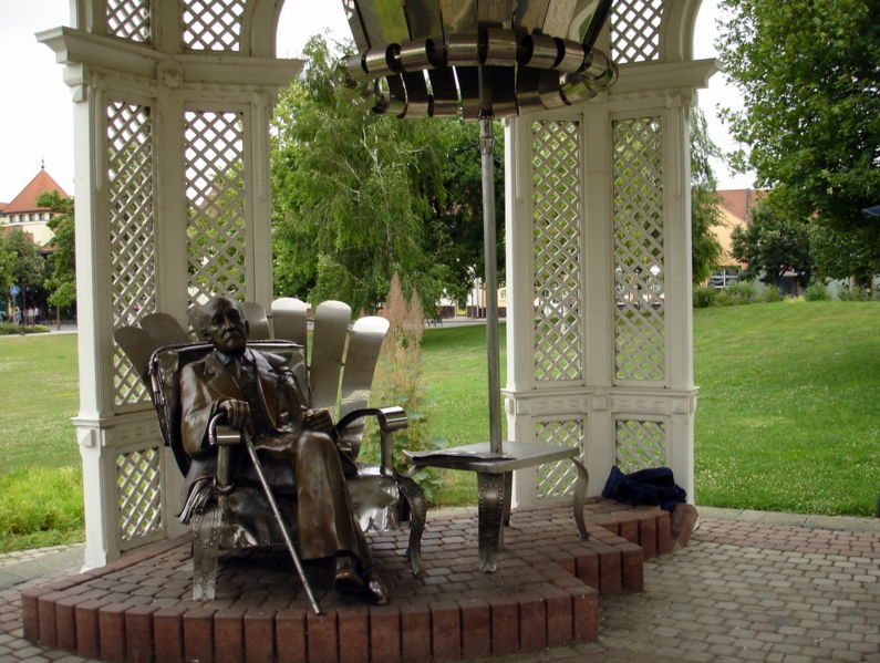 Файл:Hu siofok imre kalman monument 07.JPG