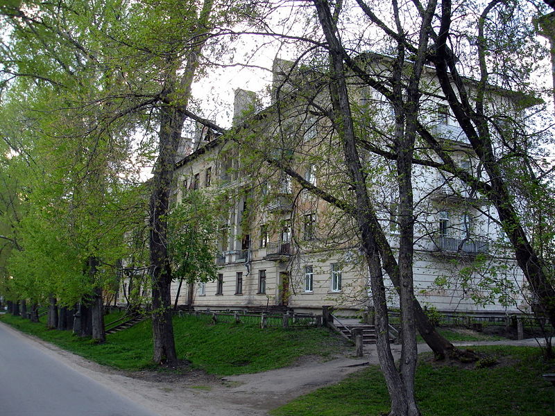 Файл:Ru uglich spasskaja 4 volgostroj hause 08.jpg