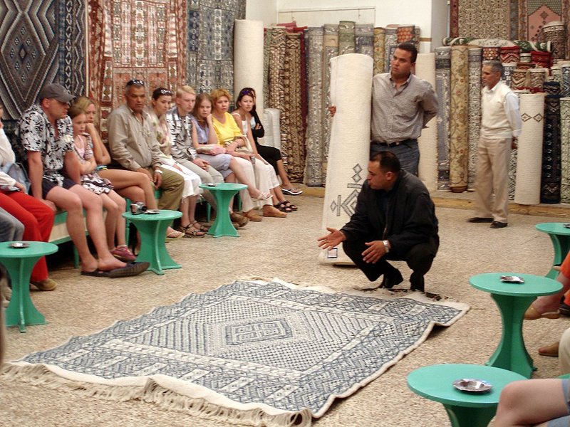 Файл:Tn kairouan carpet seller 06.JPG