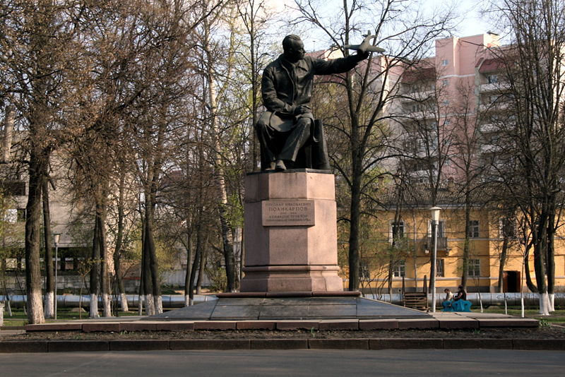 Файл:Ru orel polikarpov monument 08.jpg