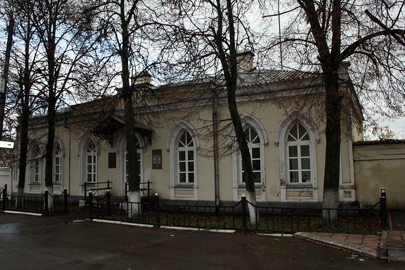 Файл:Ru malojaroslavec lenin square post station 08.jpg