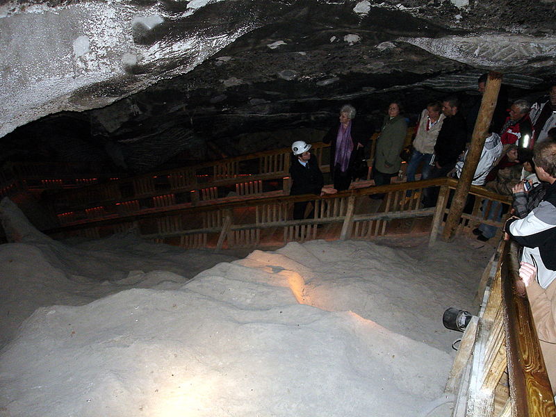 Файл:Pl wieliczka kopalnja 9 lestnica exkursanty 09.jpg