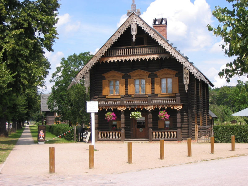 Файл:DE Alexandrowka-Haus Potsdam.jpg