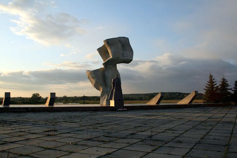Файл:Ru zhukov strelkovka monument 08.jpg