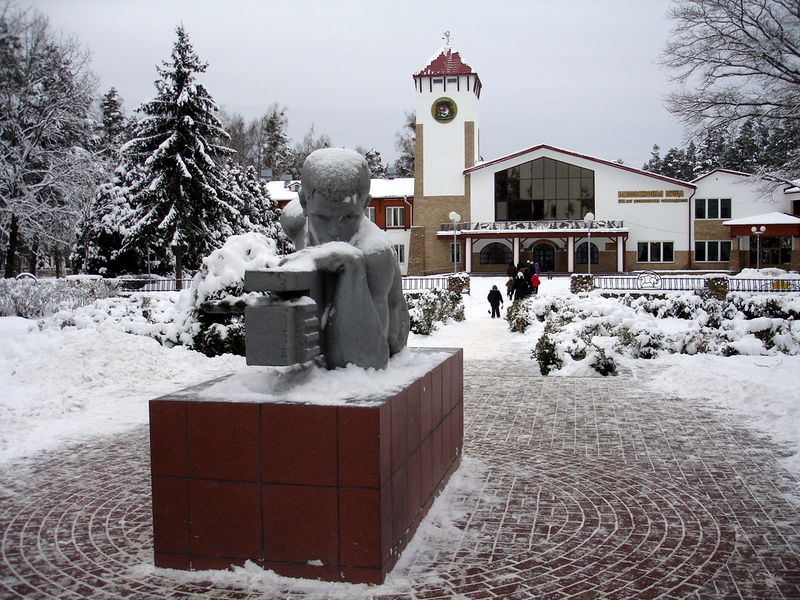 Файл:By puszcza monument restaurant 10.JPG