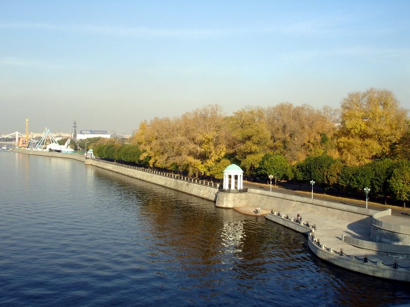 Файл:Ru moscow pushkin nab 05.JPG