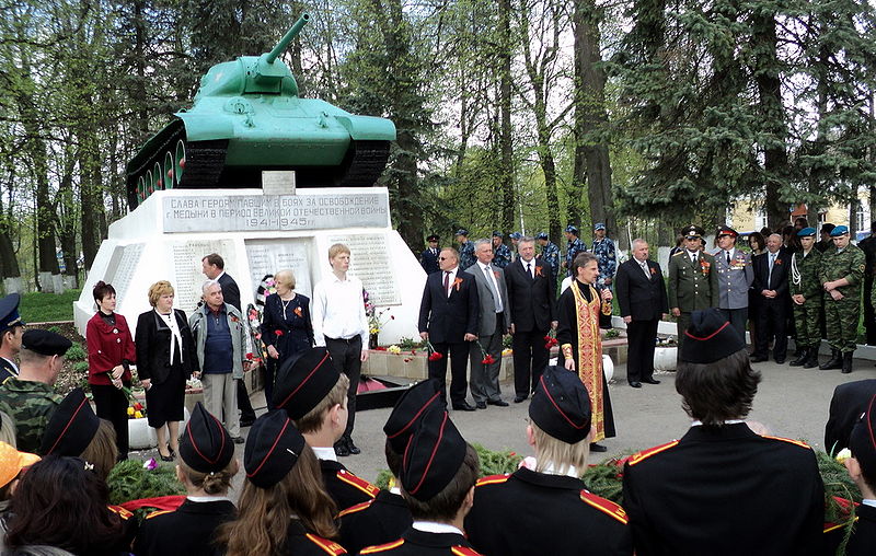 Файл:Ru kaluga reg medyn 9 may na4alniki 11.JPG
