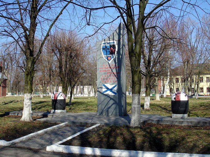 Файл:Ru baltiysk geroi morjaki stella 08.jpg