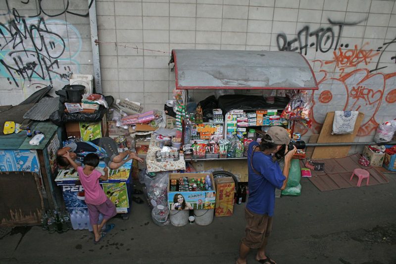 Файл:TH Bangkok Seller Girl Fotograph 09.jpg