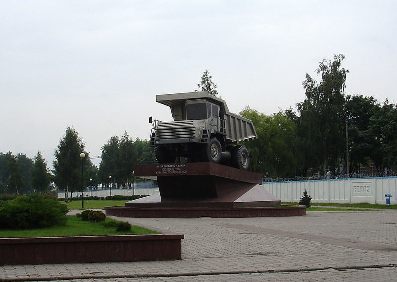 Файл:By zodino belaz monument 09.jpg
